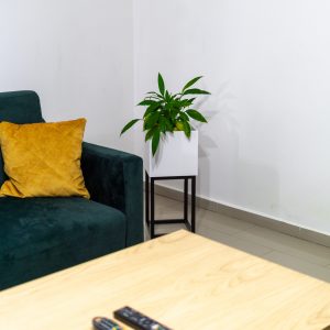 Kwietnik metalowy – biało-czarny- loft 21,5×21,5×50